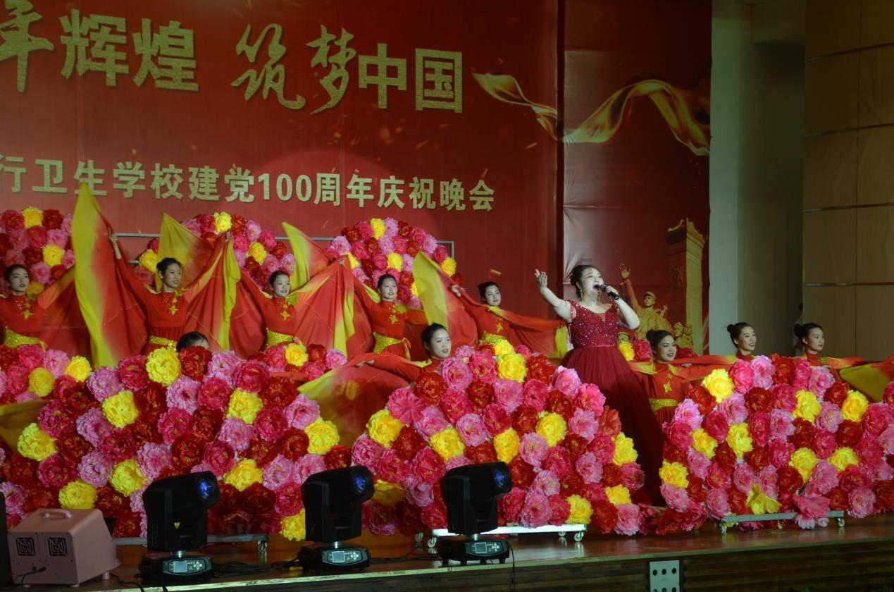 4名患者期盼挺直腰杆健步行走
